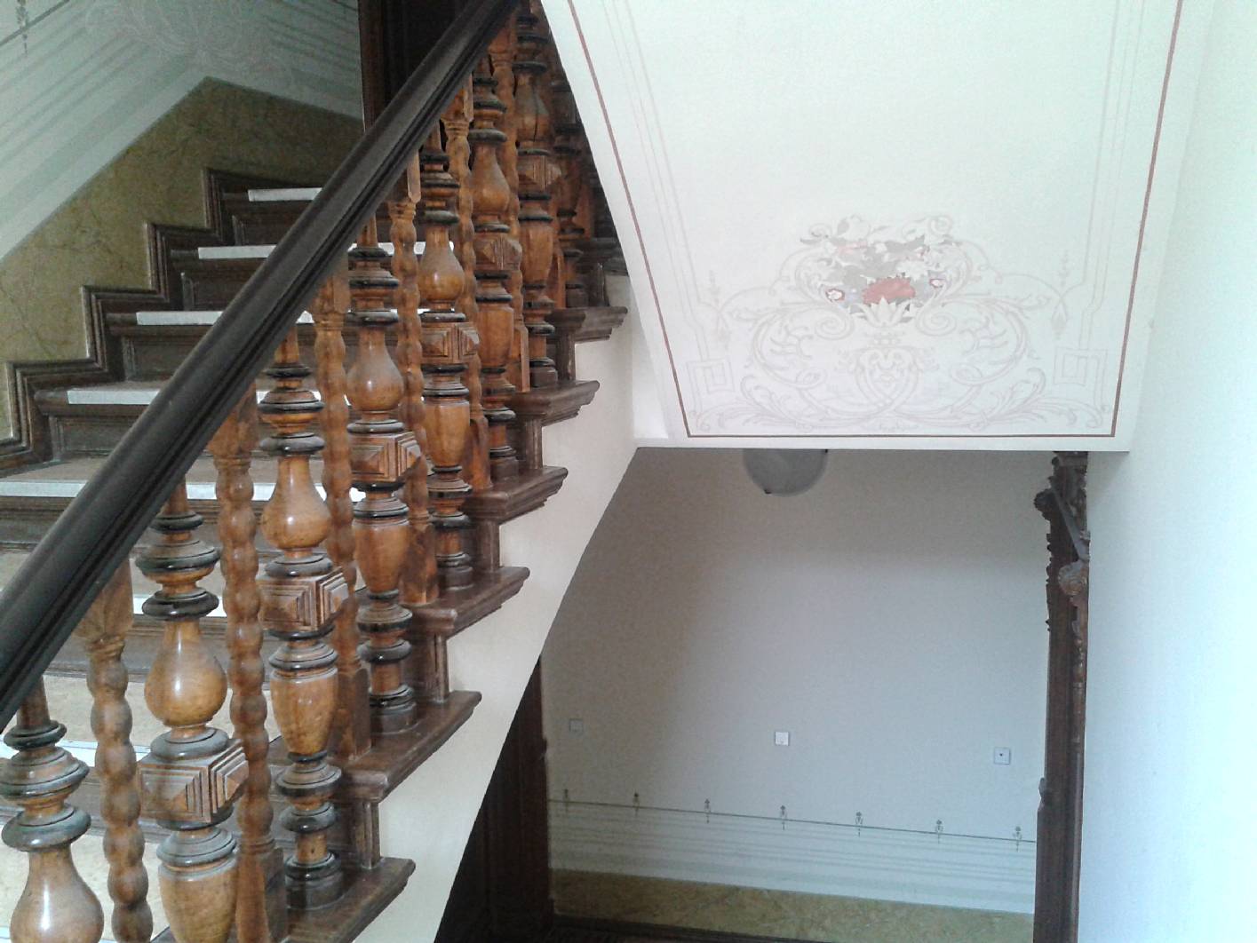 Kalkspachtel, Spachteltechnik, Schablonentechnik, Jugendstil  Treppenhaus, Treppenhaus Berlin, Gründerzeit Treppenhaus Berlin, Malerarbeiten Berlin, Restaurierung Berlin, Schablonen, Lasur, Lasuren, Kreuzberg